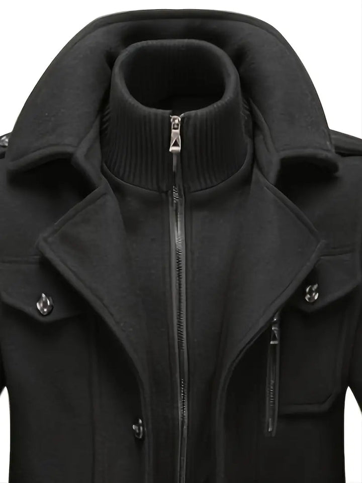 Elegant heren overjas, militaire stijl, met dubbele rij knopen, ideaal als veelzijdige seizoensjas.