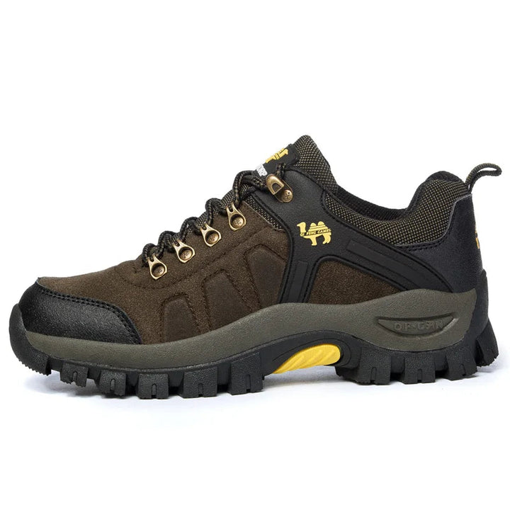 Bruine heren wandelschoenen met enkelsteun, ideaal voor hiking. Comfortabele grip voor outdoor avonturen.