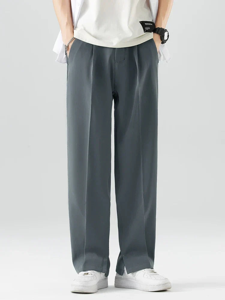 Stijlvolle heren geplooide broek met wijde pijpen, comfortabele chino perfect voor elke moderne outfit.