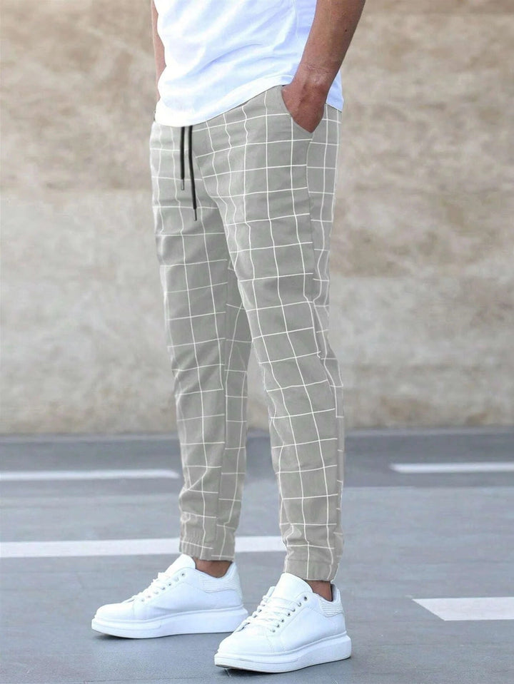 Veelzijdige heren geruite joggingbroek, ideaal als sportbroek of casual vrijetijdsbroek. Comfortabele mannenmode.