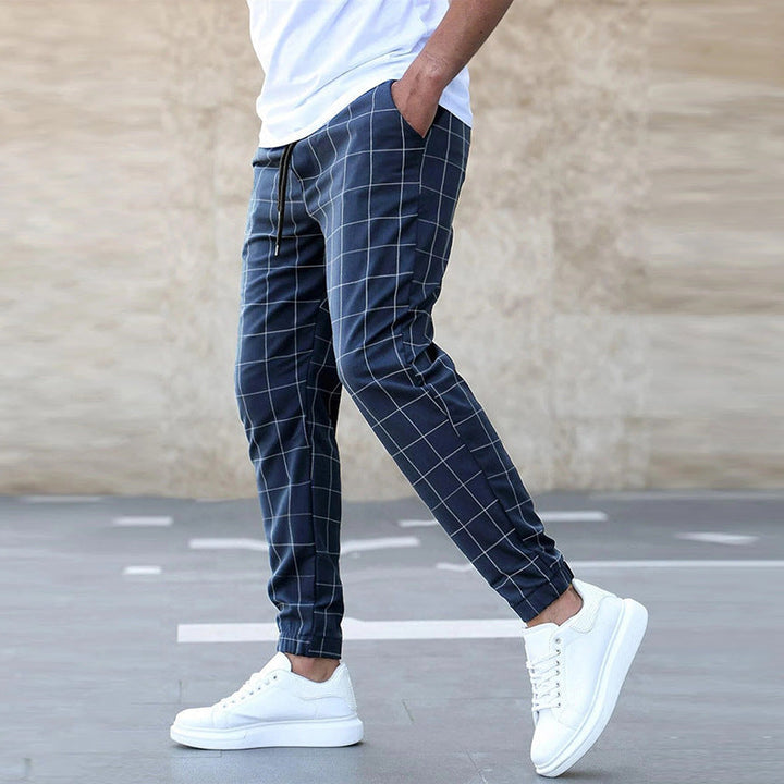 Moderne slimfit geruite joggingbroek voor heren, een stijlvolle casual mannenbroek voor dagelijks comfort.