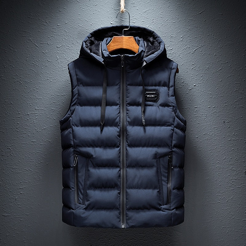 Heren gewatteerd vest met capuchon voor winterse warmte en comfort. Ideaal als casual of outdoor kledingstuk.