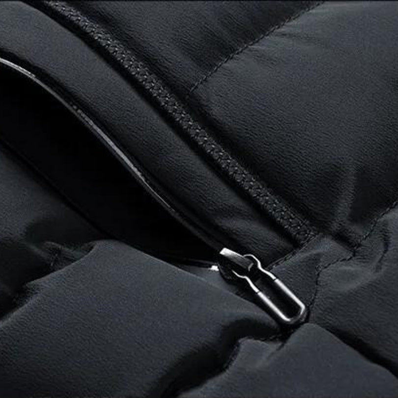 Mouwloos heren gewatteerd vest met capuchon, biedt warmte en optimale bewegingsvrijheid voor elke man.