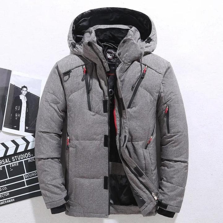 Comfortabele heren gewatteerde jas met capuchon, warm en veelzijdig. Een essentiële winterjas voor elke man.
