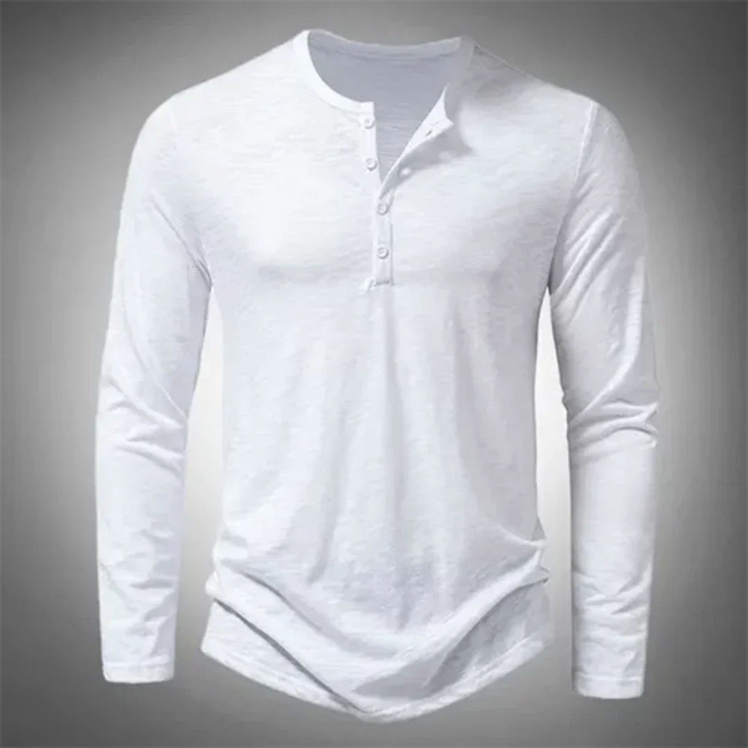 Essentieel heren Henley shirt met lange mouwen. Tijdloos en comfortabel, makkelijk te combineren voor elke casual stijl.
