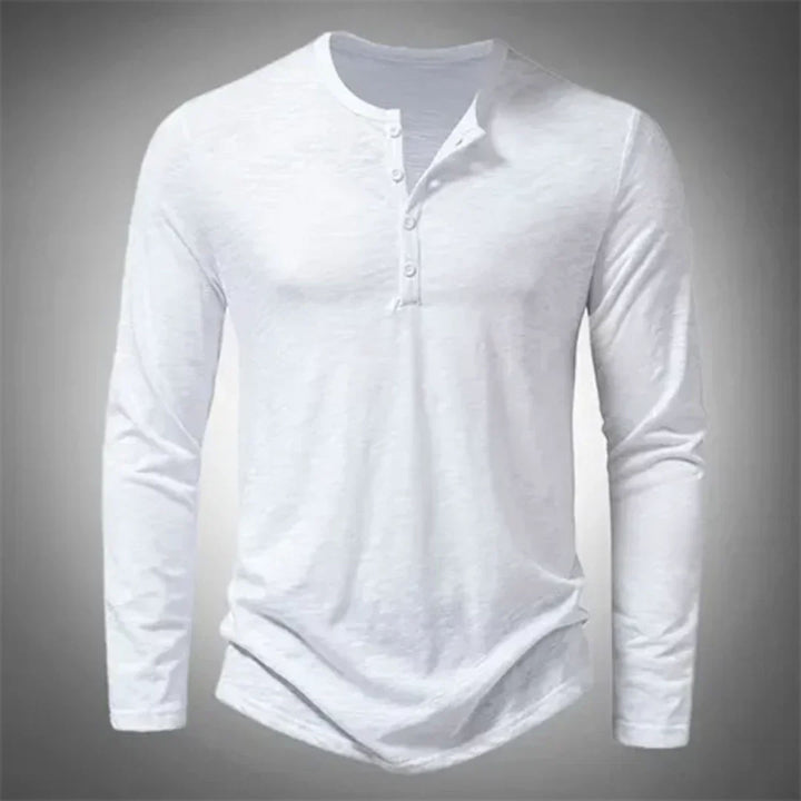 Essentieel heren Henley shirt met lange mouwen. Tijdloos en comfortabel, makkelijk te combineren voor elke casual stijl.