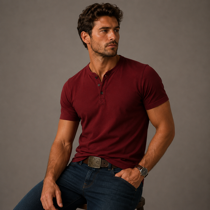 Comfortabel heren Henley T-shirt met korte mouw en relaxed fit, essentiële zomerkleding.