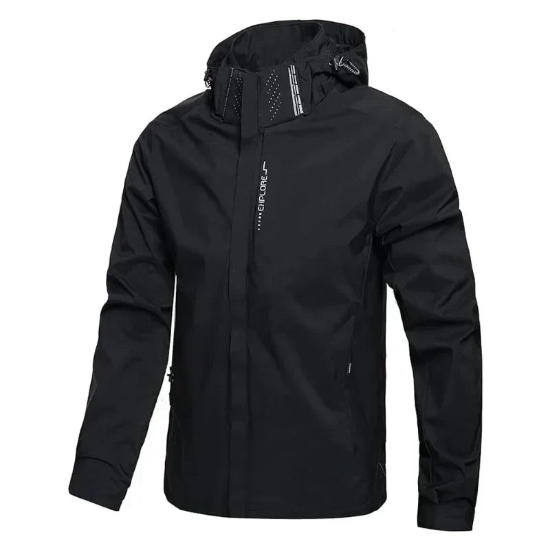 Lichtgewicht heren jas met capuchon, perfect als tussenjas voor voorjaar en najaar. Moderne casual ritsjas.