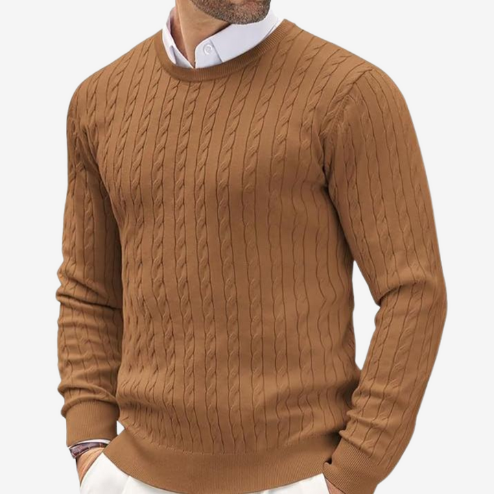 Stijlvolle heren rondehals trui, gebreid met een verfijnd kabelpatroon voor casual mode.