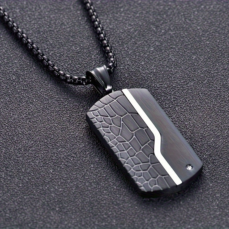 Stoere herenketting met zwarte vintage roestvrijstalen hanger, perfect heren sieraad voor een modieuze look.