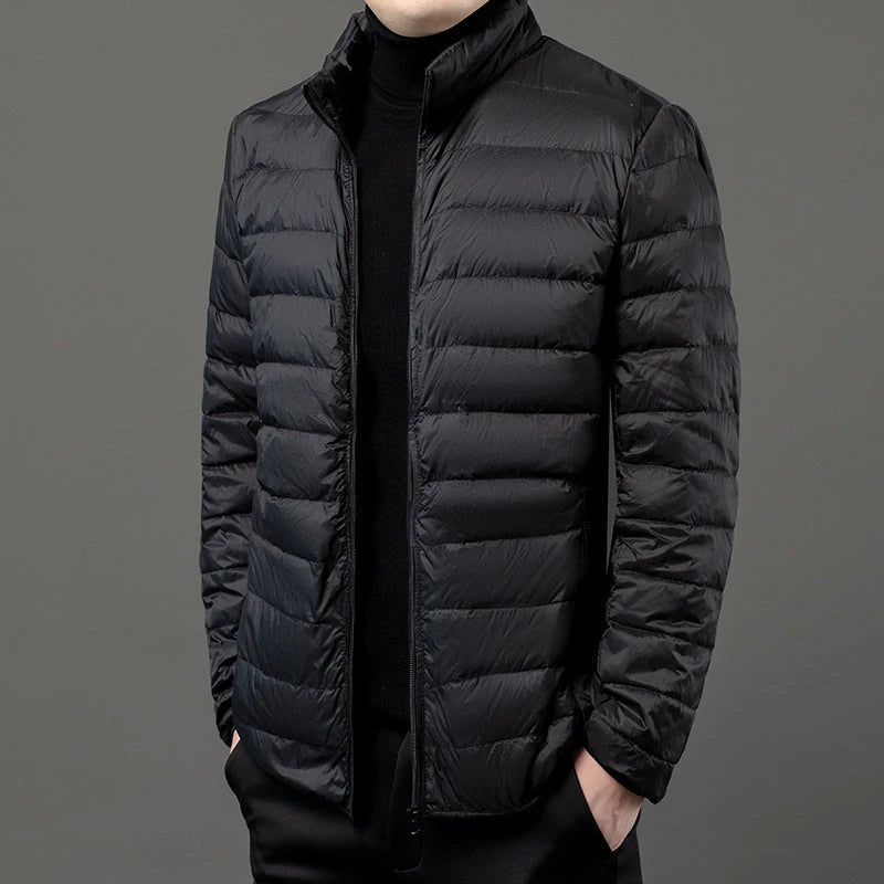Stijlvol heren pufferjack, lichtgewicht en warm, perfect voor winter en tussenjas. Casual outdoor look.