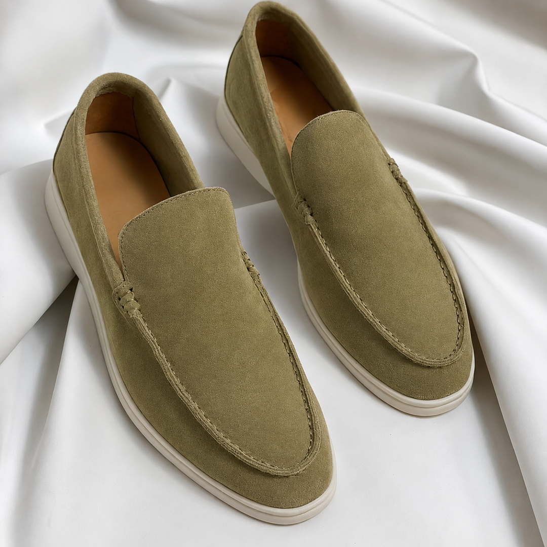 Trendy heren slip-on instappers met comfortabele ronde neus en moderne witte zool. Veelzijdig en modieus.