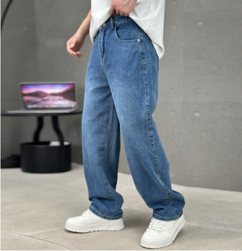 Heren loose fit straight leg jeans voor optimaal comfort. Casual spijkerbroek, verkrijgbaar in diverse kleuren.
