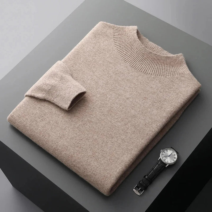 Klassieke donkerblauwe heren mock neck trui. Comfortabele lange mouw sweater, essentieel voor mannenmode.