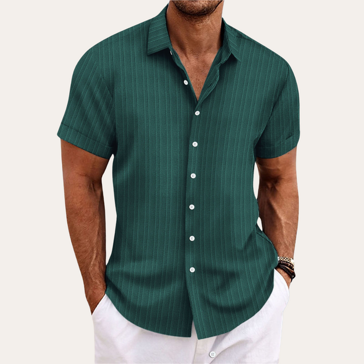 Zomers herenoverhemd met fijne verticale strepen en korte mouwen, een must-have voor casual herenlooks.