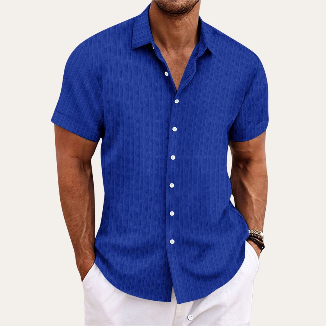 Elegant button-down herenoverhemd met korte mouwen en strepen, perfect voor vrijetijd en stijlvolle outfits.