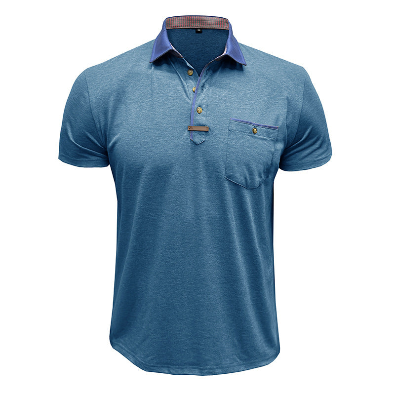 Luchtige heren zomer polo, korte mouw, met contrasterende kraag en borstzak, voor een casual en frisse look.