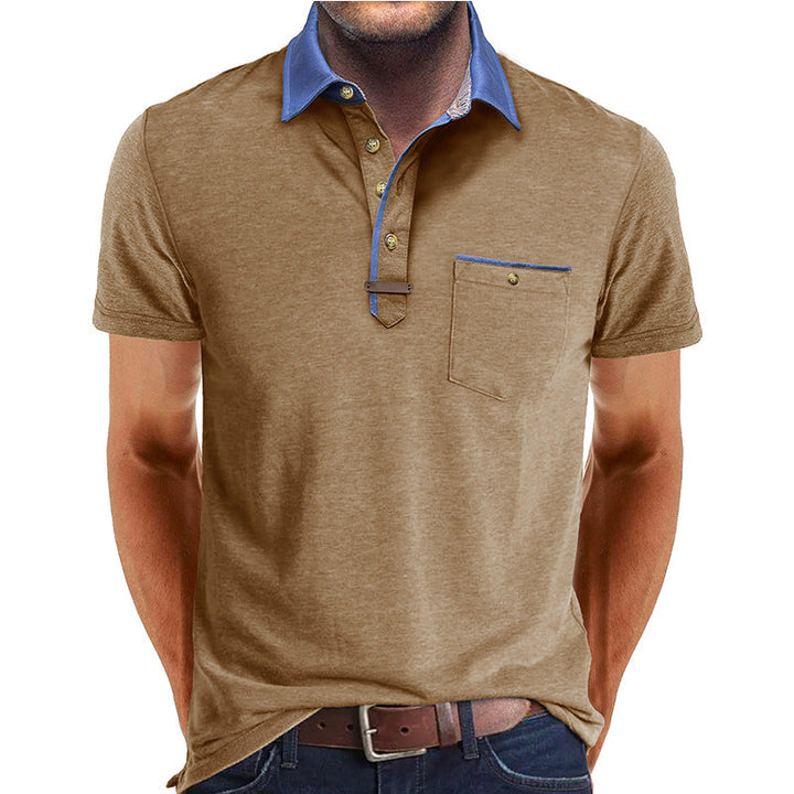 Heren polo met korte mouw, contrasterende kraag en borstzak. Comfortabel, casual en zeer stijlvol.