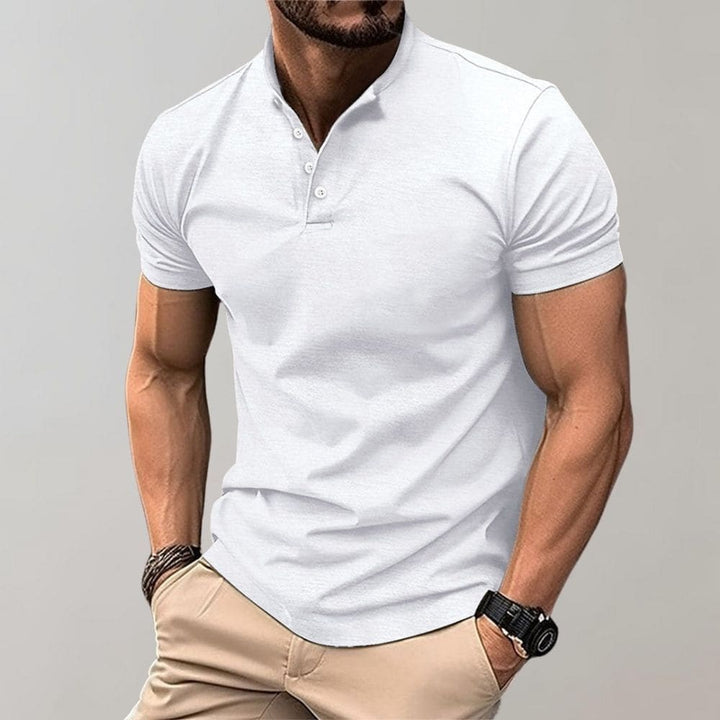 Slim fit witte heren poloshirt met staande kraag, korte mouwen en moderne knoopsluiting voor casual comfort.