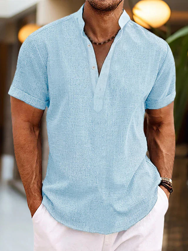 Stijlvolle heren polo met V-hals en knoopsluiting. Korte mouw, perfect voor een elegante zomerse look.