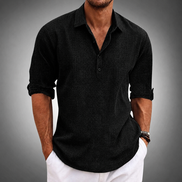 Heren poloshirt in een levendige kleur, met klassiek knoopplacket en omgeslagen mouwen; een veelzijdig casual shirt.