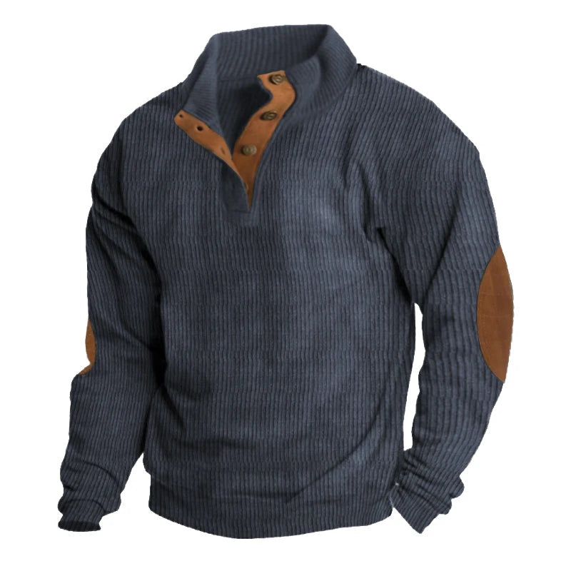 Close-up van de ribgebreide textuur van een casual heren trui. Kwartsluiting pullover voor herfst.