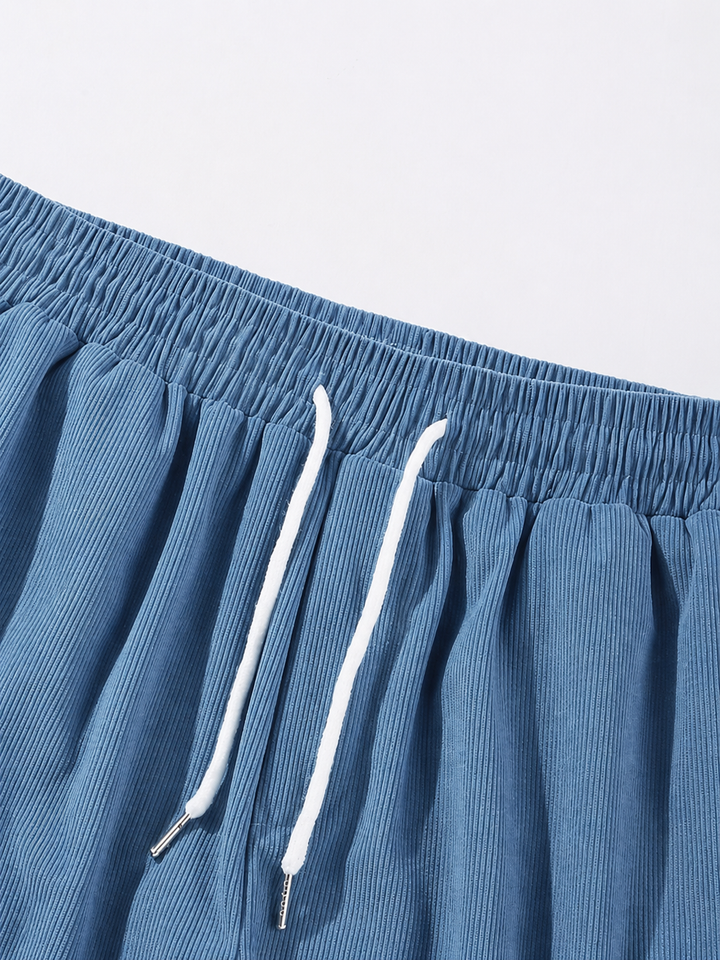 Casual heren shorts met relaxte pasvorm, elastische taille en trekkoordjes voor optimaal comfort.