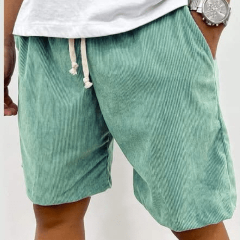 Duurzame herenshorts met trekkoord en ribbeltextuur in relaxed fit. Een comfortabele keuze voor actieve herenmode.