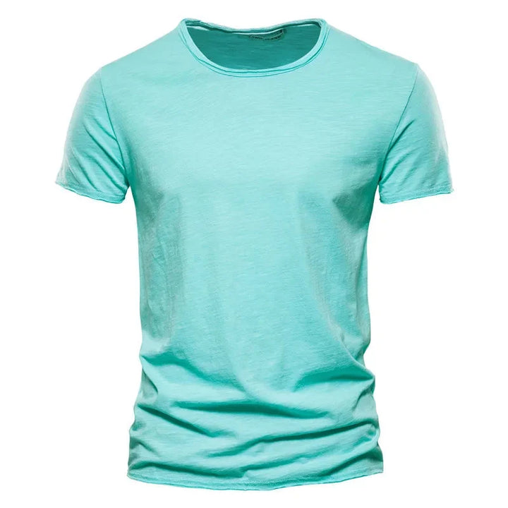 Stapel kleurrijke heren T-shirts, allen met korte mouw, ronde hals en regular fit. Effen basics. [[lstfy-media:10]]