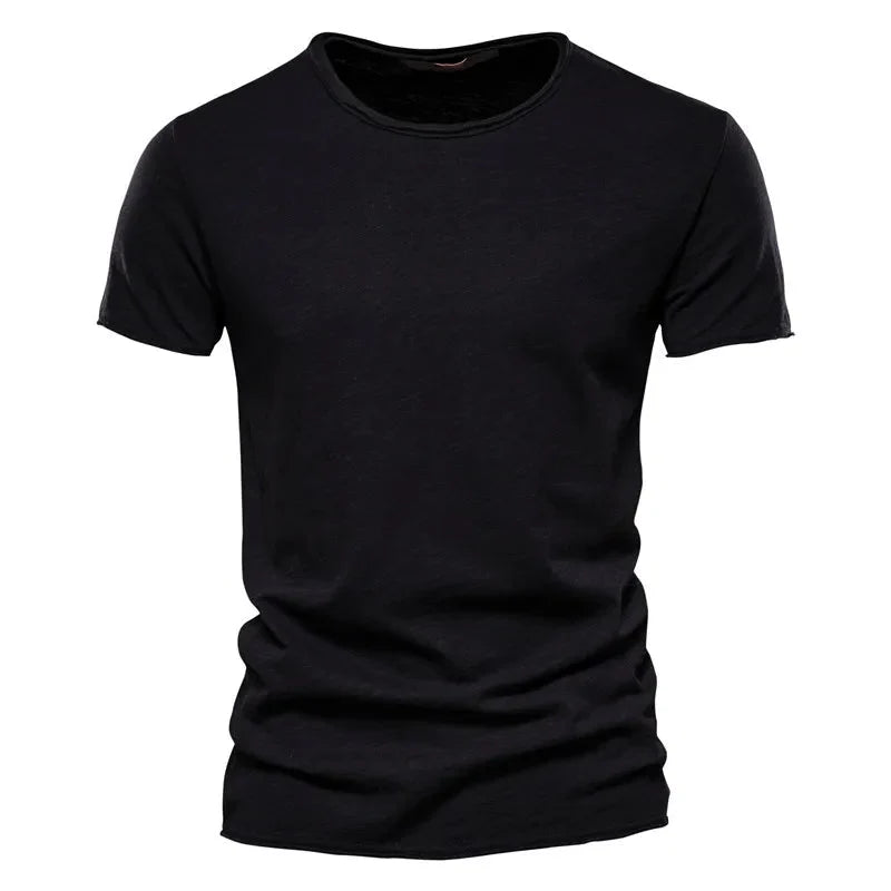 Basic heren T-shirt met ronde hals, korte mouw. Regular fit pasvorm, ideaal voor een comfortabele look. [[lstfy-media:3]]