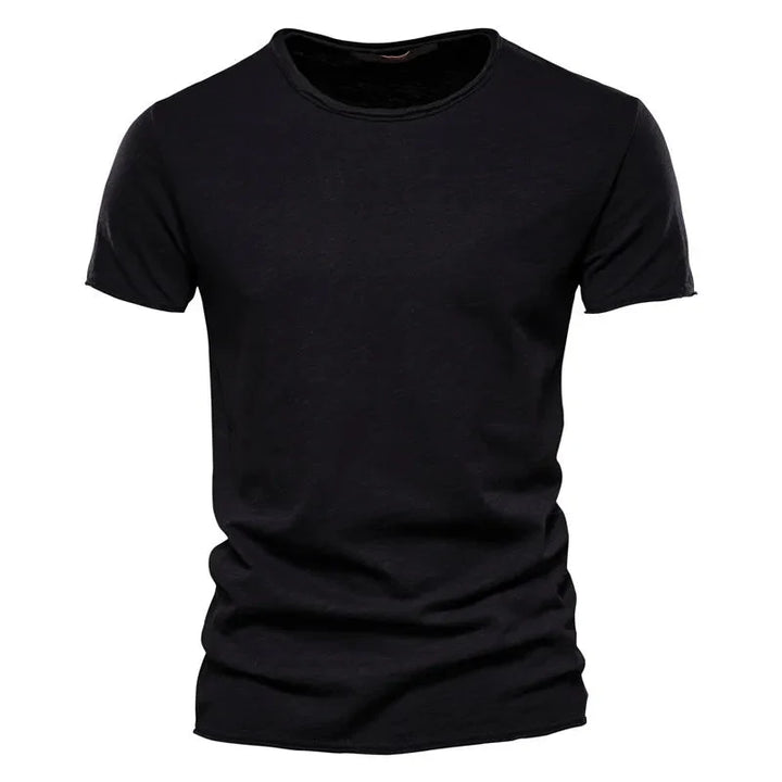 Basic heren T-shirt met ronde hals, korte mouw. Regular fit pasvorm, ideaal voor een comfortabele look. [[lstfy-media:3]]