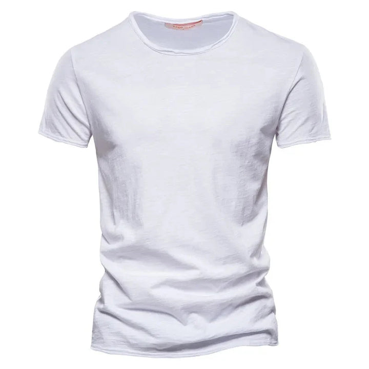Opgevouwen blauw heren T-shirt, korte mouw, ronde hals. Essentiële basic voor de garderobe van mannen. [[lstfy-media:6]]