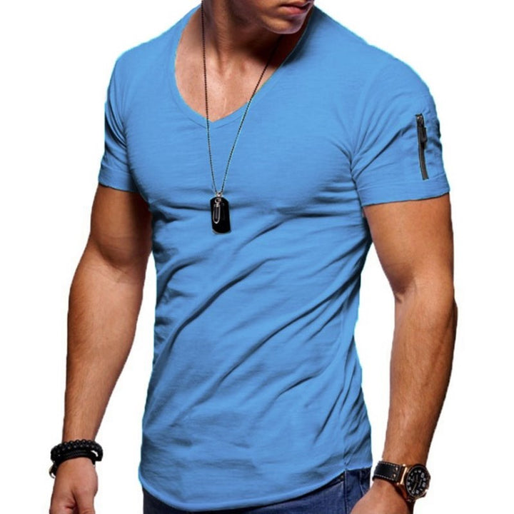 Heren T-shirt V-hals, korte mouw, met opvallend ritsdetail. Slim fit en comfortabel voor elke dag.