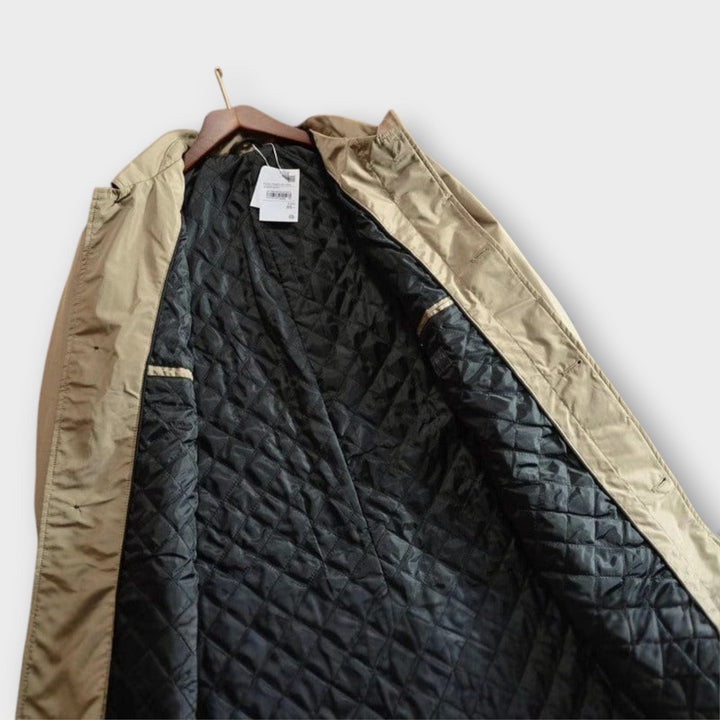 Comfortabele heren trenchcoat met warme stof, perfect voor dagelijkse stijlvolle bescherming.