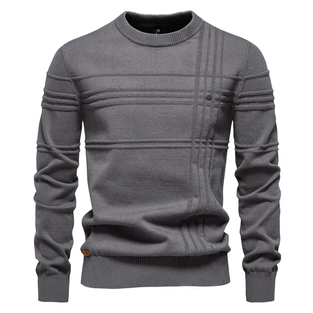 Blauwe heren trui, ronde hals. Comfortabele winter mode voor mannen. Veelzijdig en gemakkelijk te combineren.