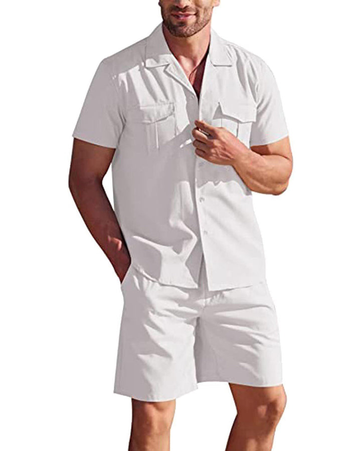 Casual linnen heren set: Effen overhemd en korte broek voor ontspannen dagen, ideaal voor de zomer.