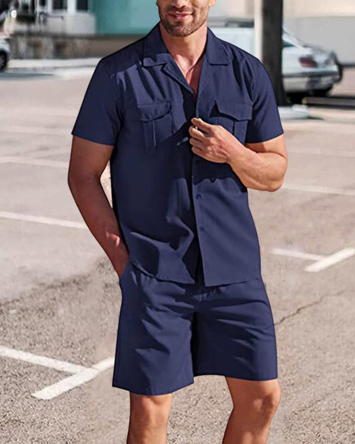 Heren linnen zomer set: Casual overhemd en korte broek, ideaal voor strand of vakantie. Effen kleur.