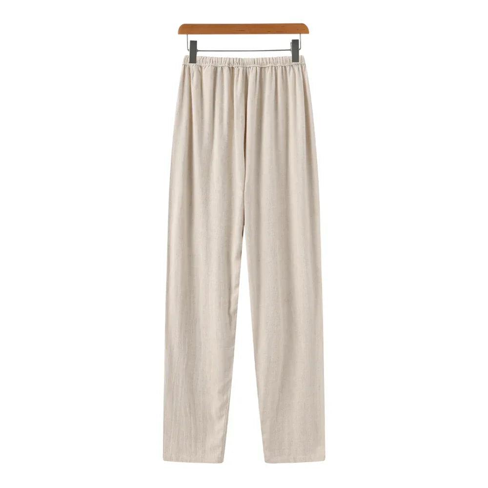 Comfortabele en ademende heren linnen zomerbroek. Slim fit pantalon met rechte pijp voor stijlvolle mannen.