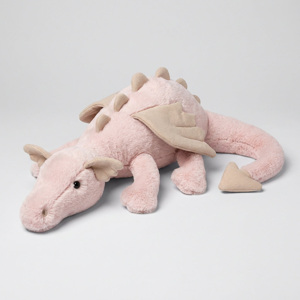 Gedetailleerde drakenknuffel met vleugels en schubben, zacht pluche speelgoed voor fantasierijk spel.