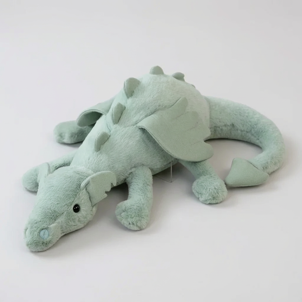 Zachte groene pluche knuffeldraak voor kinderen, ideaal speelgoed of decoratie in de kinderkamer.