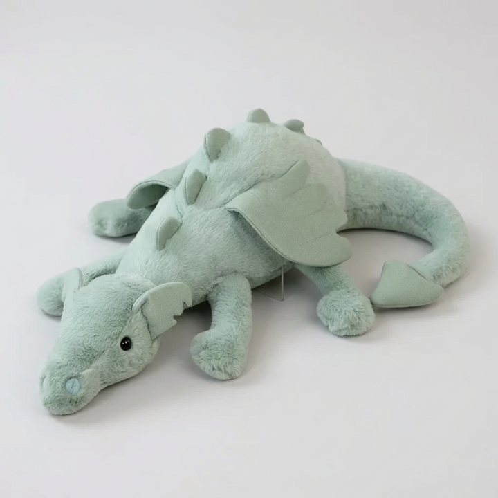 Zachte groene pluche knuffeldraak voor kinderen, ideaal speelgoed of decoratie in de kinderkamer.