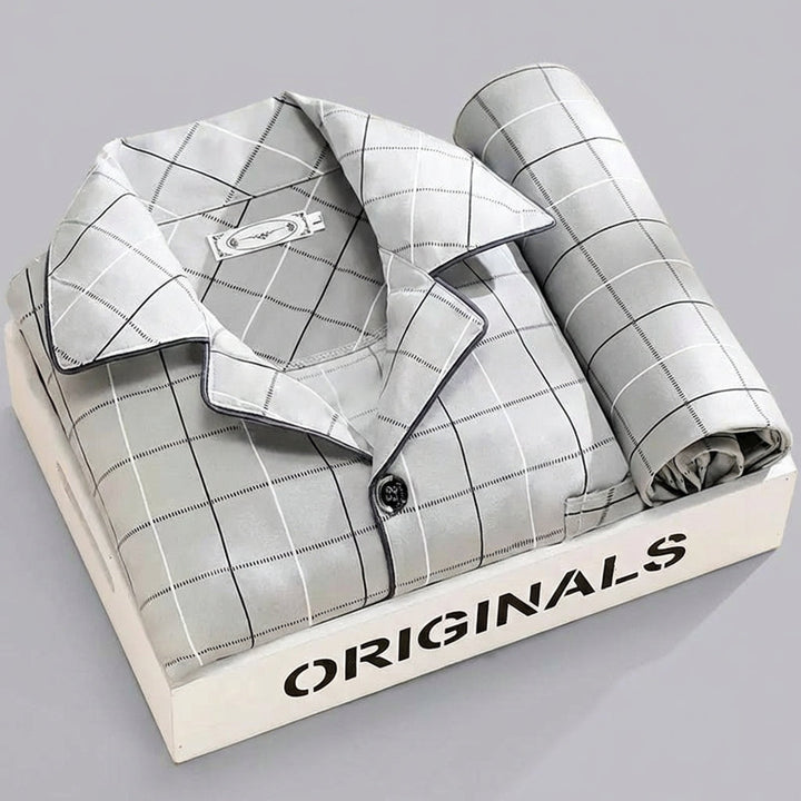Zachte heren pyjamaset met klassiek overhemd, knoopsluiting. Voor optimale ontspanning en slaapcomfort thuis.