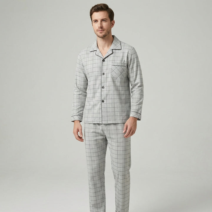 Heren comfort pyjamaset met overhemd en knoopsluiting. Ideaal voor ontspanning en slaapcomfort.