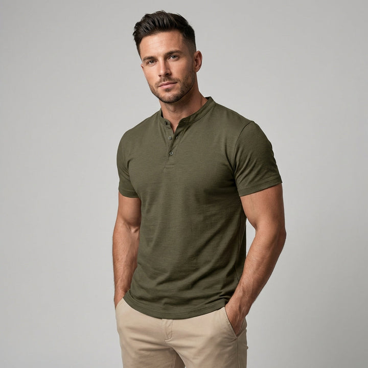 Ademend heren poloshirt, comfortabel en veelzijdig voor zomerse dagen, met een klassieke pasvorm.