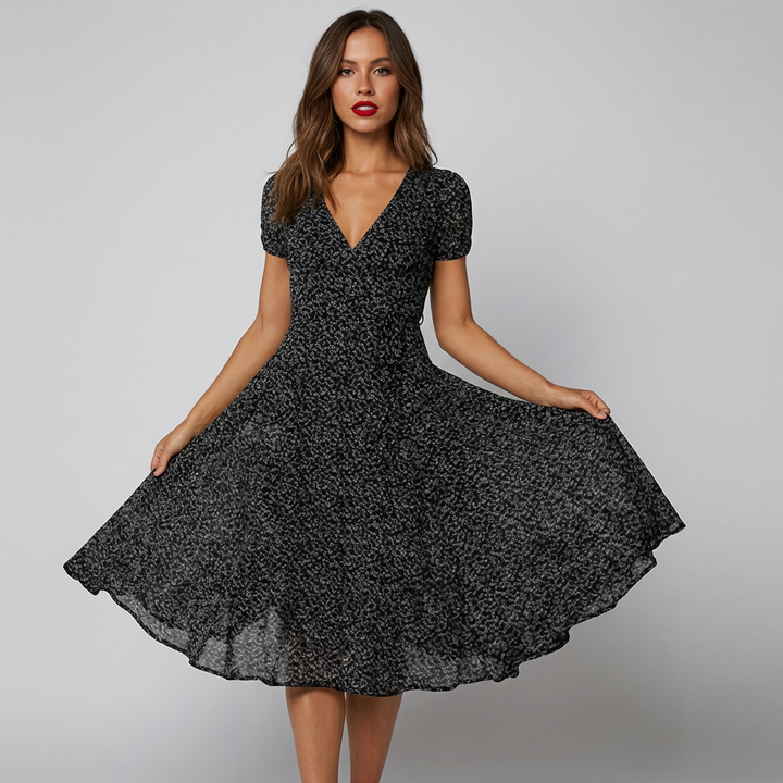 Elegante dames zomerjurk met V-hals en A-lijn, perfect voor warme dagen en comfort.
