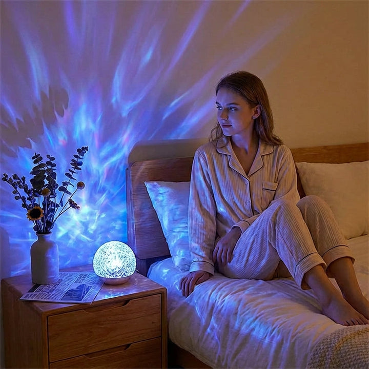 Meerkleurige oceaangolf projectorlamp creëert ontspannende sfeer in woonkamer of slaapkamer. Decoratieve LED.