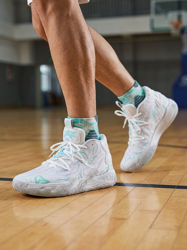 Unisex basketbalschoenen New4 met optimale grip en stabiliteit, ideaal voor atletische prestaties op het veld.
