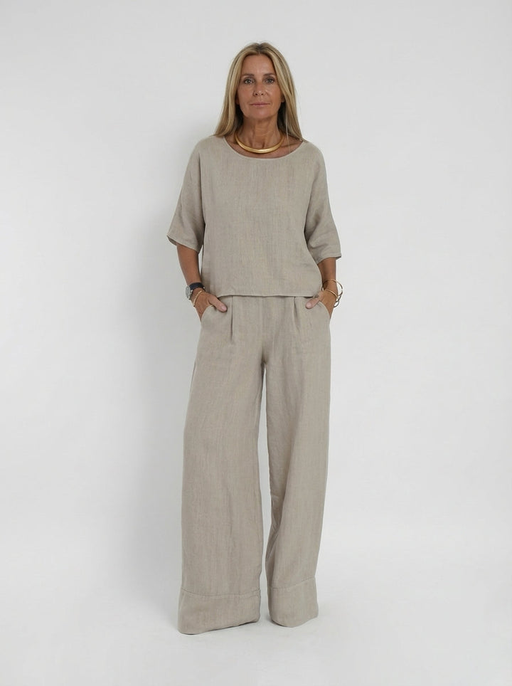 Luchtige tweedelige damesset met wijde broek voor comfortabele zomerkleding en een relaxte pasvorm.