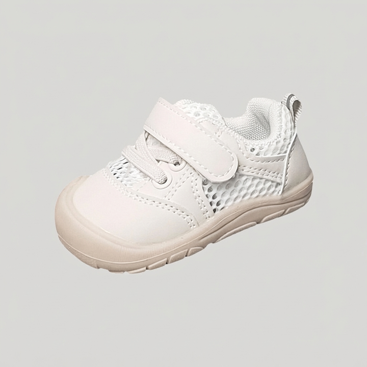 Comfortabele beige barefoot babyschoenen met flexibele zool en antislip grip, perfect voor eerste stapjes.