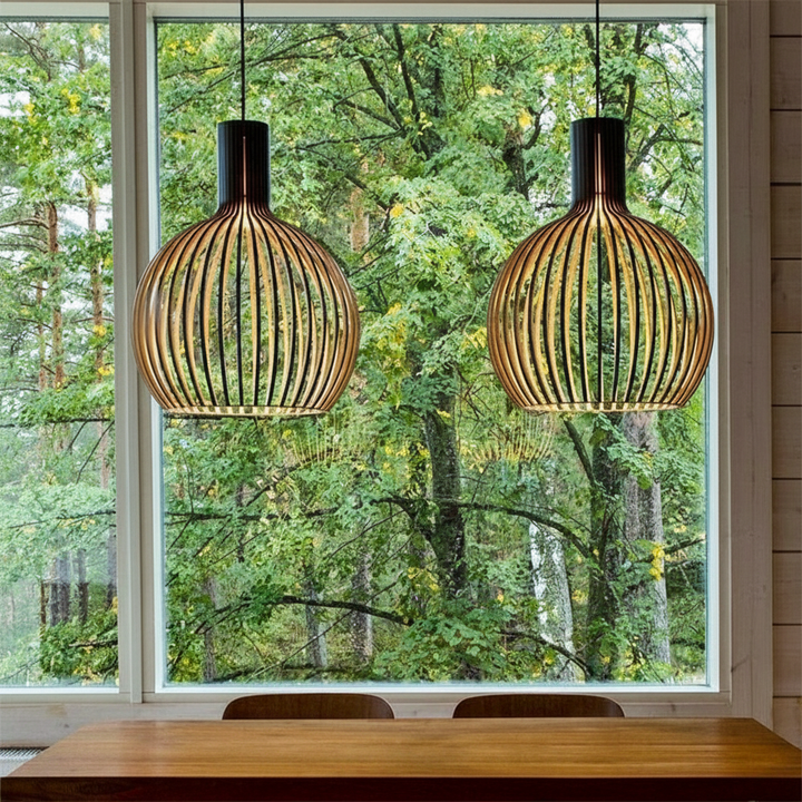 Rustieke houten hanglamp van natuurlijk hout, design verlichting voor een warme ambiance in woon- of eetkamer.